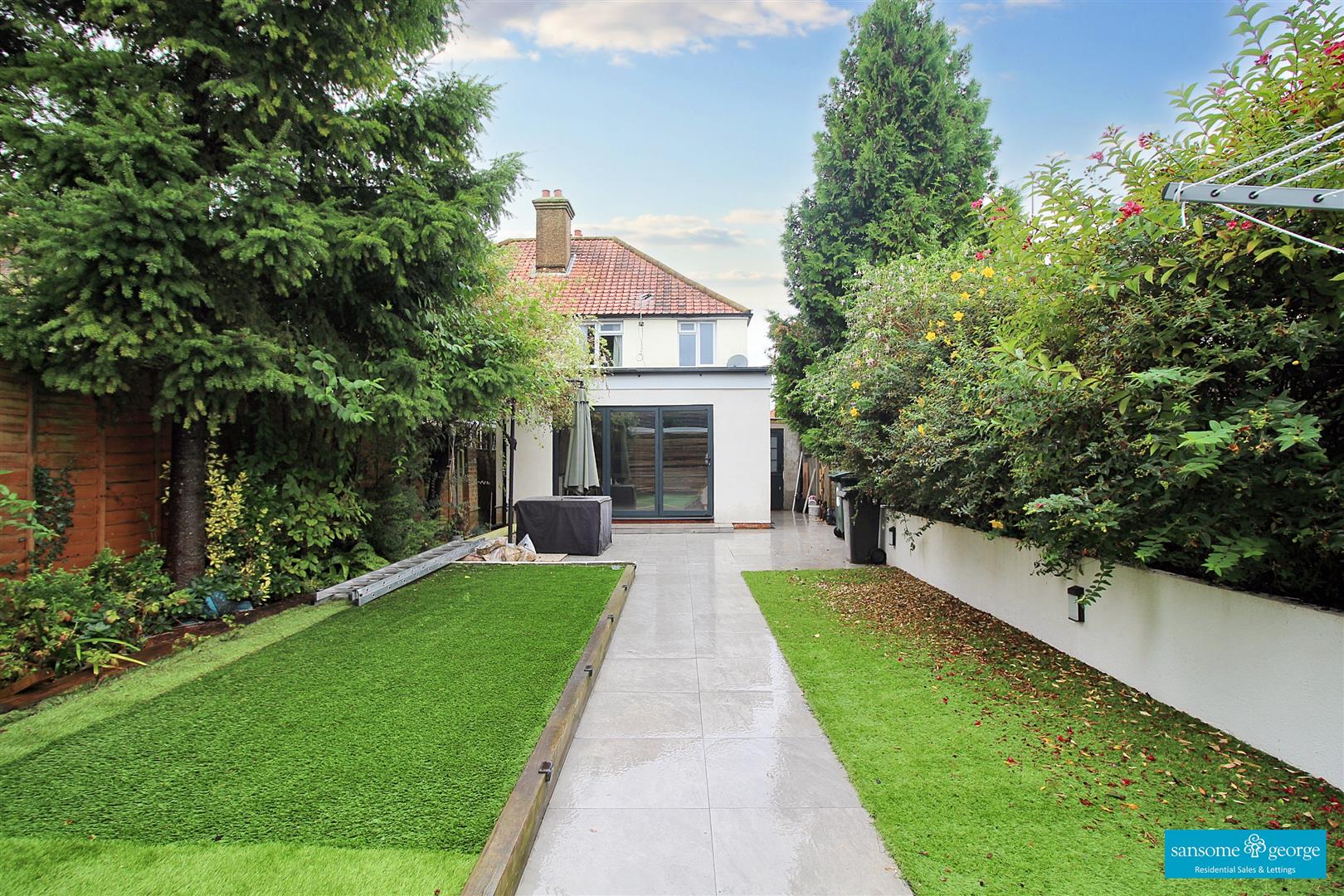 3 bed property in Church End Lane, Reading